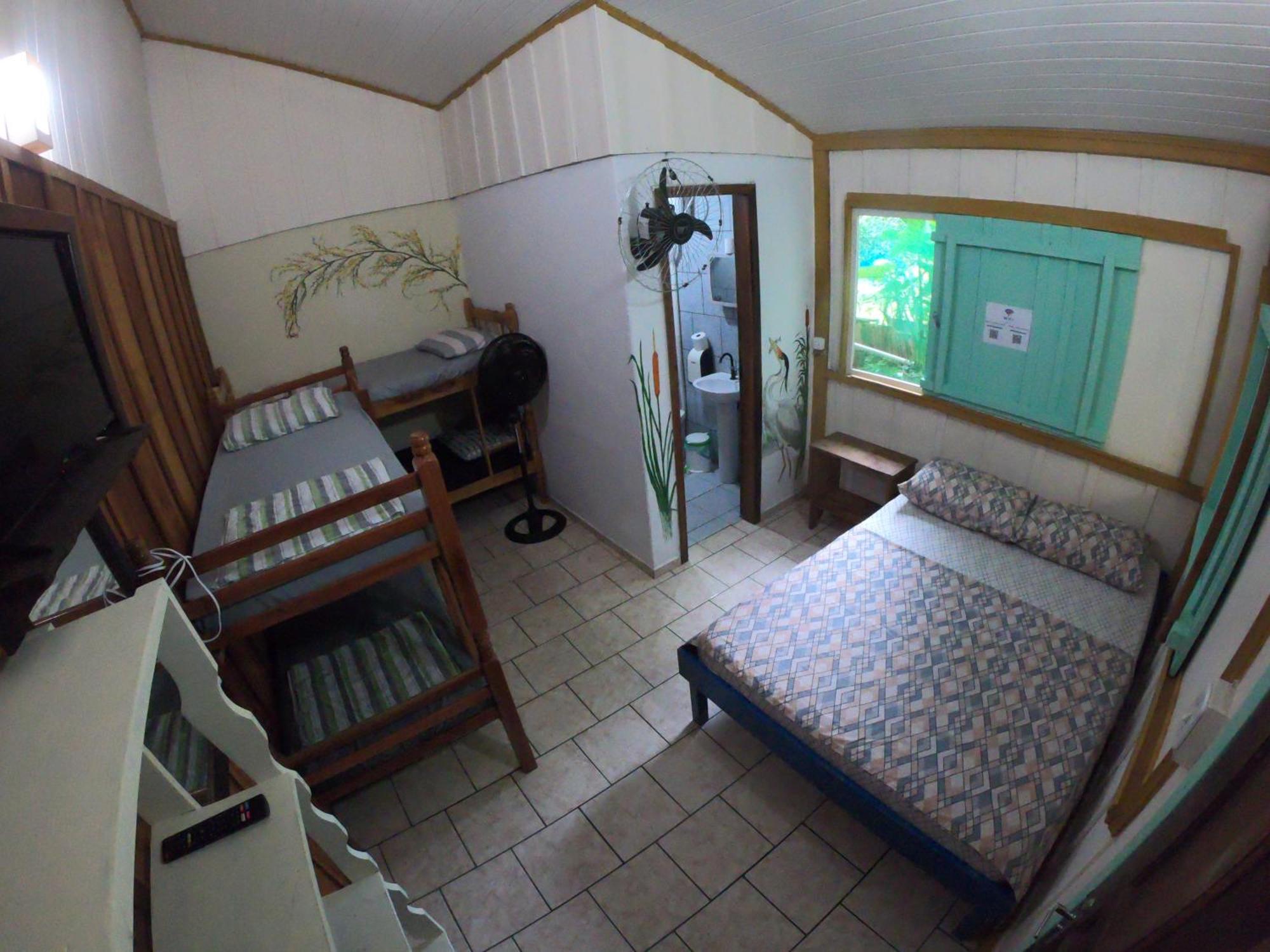 Pousada E Camping Do Clodo Ilha do Mel Exterior photo